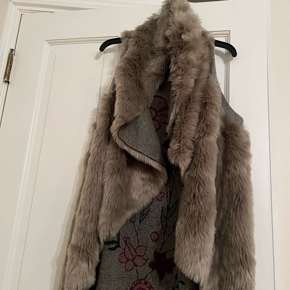 Free People Bohemian Faux Fur Hooded Vest in Brown and Burgundy Excellent con - Picture 2 of 4